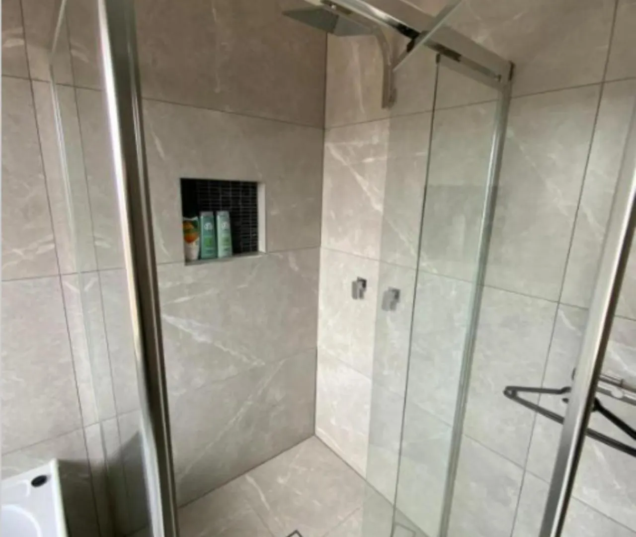 Homestay Shared House With Other Guests Near Shopping Center And Theme Parks Apartment Gold Coast