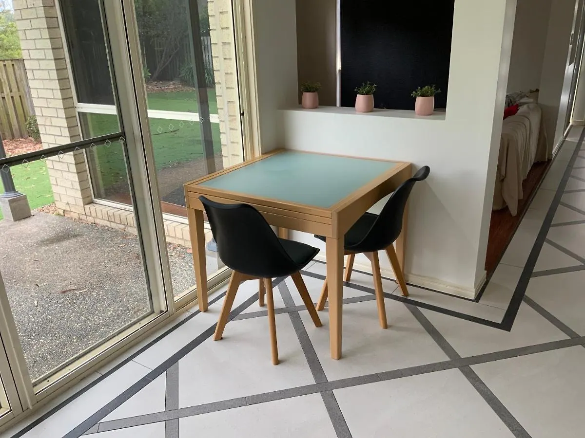 Homestay Shared House With Other Guests Near Shopping Center And Theme Parks Apartment Gold Coast
