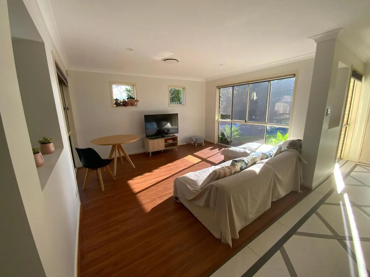 Shared House With Other Guests Near Shopping Center And Theme Parks Apartment Gold Coast Homestay